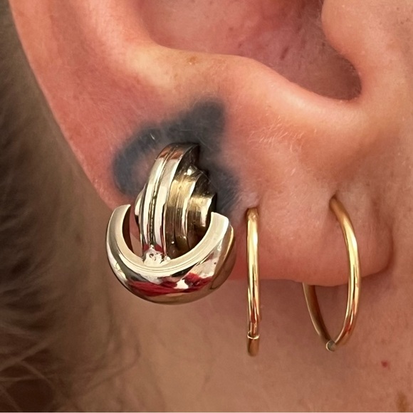 Vintage Silver Screw Back Earrings - Picture 7 of 7